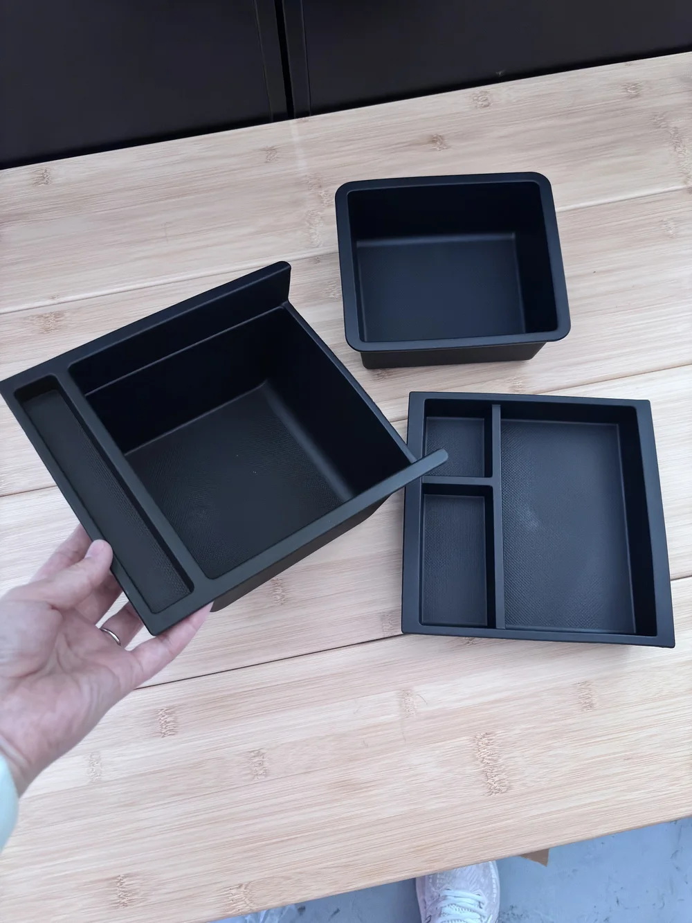 Für Tesla Model Y YL Juniper 2025 2026 Mittelkonsole Doppelschichtige Aufbewahrungsbox Armlehnen-Organizer Schiebefach Auto-Zubehör – Detail 5