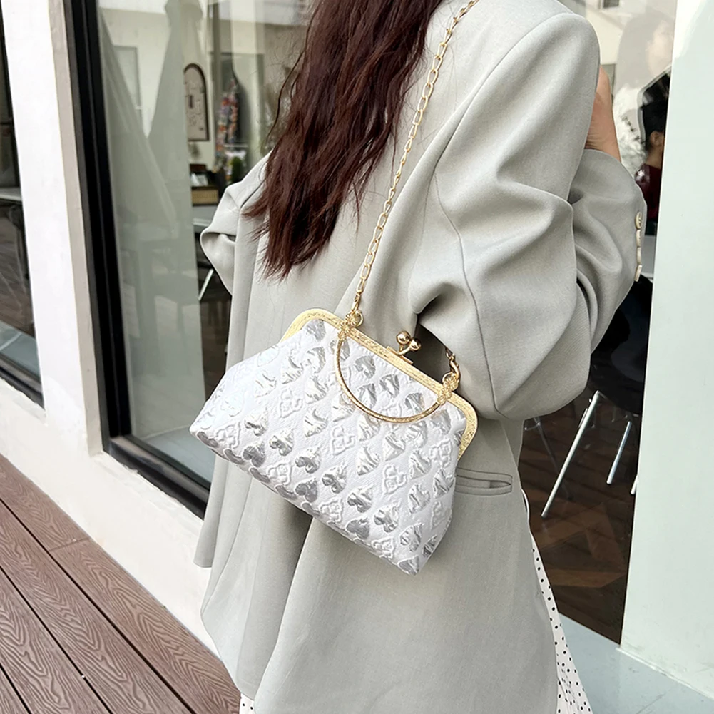 Women Evening Clutch Purses Heart Pattern Vintage Evening Bag Chain Strap Chic Crossbody Bag Top Handle Bag for Party Vacation