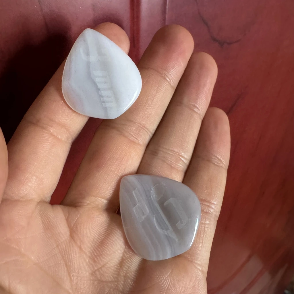 Wholesale 1pcs Natural Gray Carnelian Agate Guitar Pick,Stone Crystal Guitar Pick,