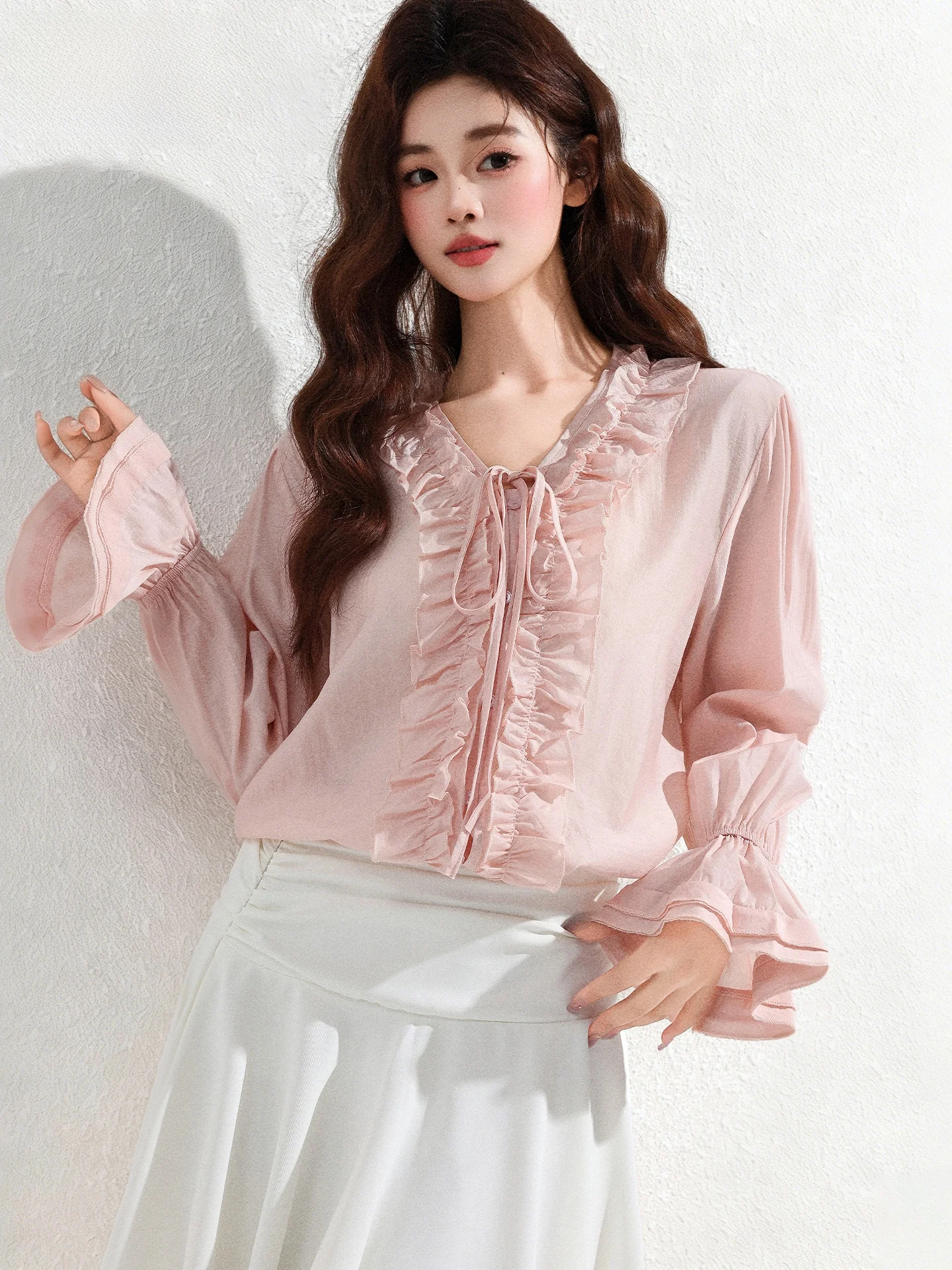 

Elegant Pink Floral Tie V-Neck Bell Sleeve Loose Women's Shirt Summer New Style Loose Personality Top Wooden Ear