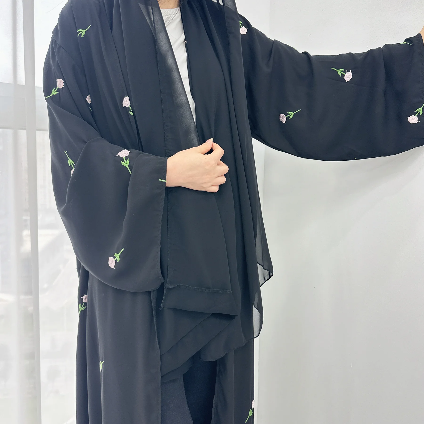 2024 jesień haft w kwiaty elegancka Abaya dubaj kobiety otwarte Kimono sukienki muzułmańskie szata Kebaya kaftan kobieta islamska odzież arabska