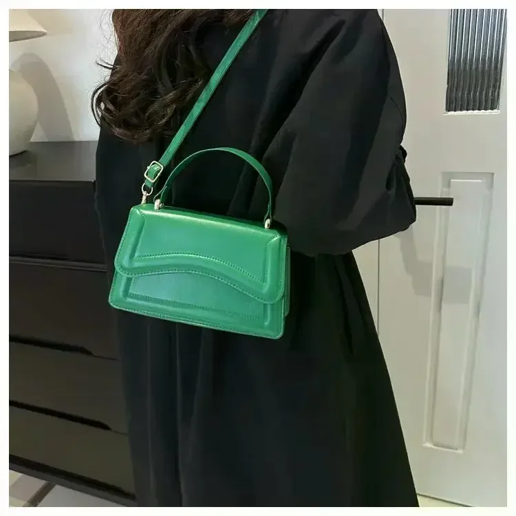 Hochwertige PU-Leder-Handtasche, Damen-Umhängetasche, einfarbig, Schultertasche, Crossbody-Tasche, kleine Tragetasche für Damen und Mädchen – Detail 15