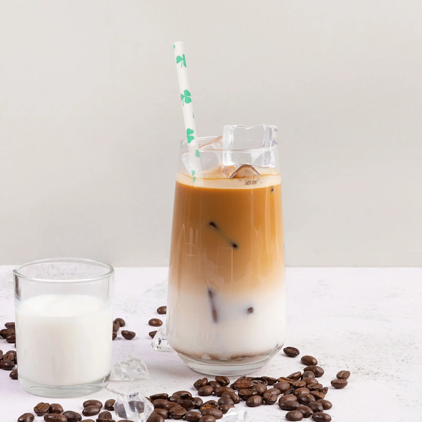 

96Pcs Shamrock Disposable Paper Straws Decorative Drinking Long Straws for Party St Patrick's Day Celebration Disposable Straw