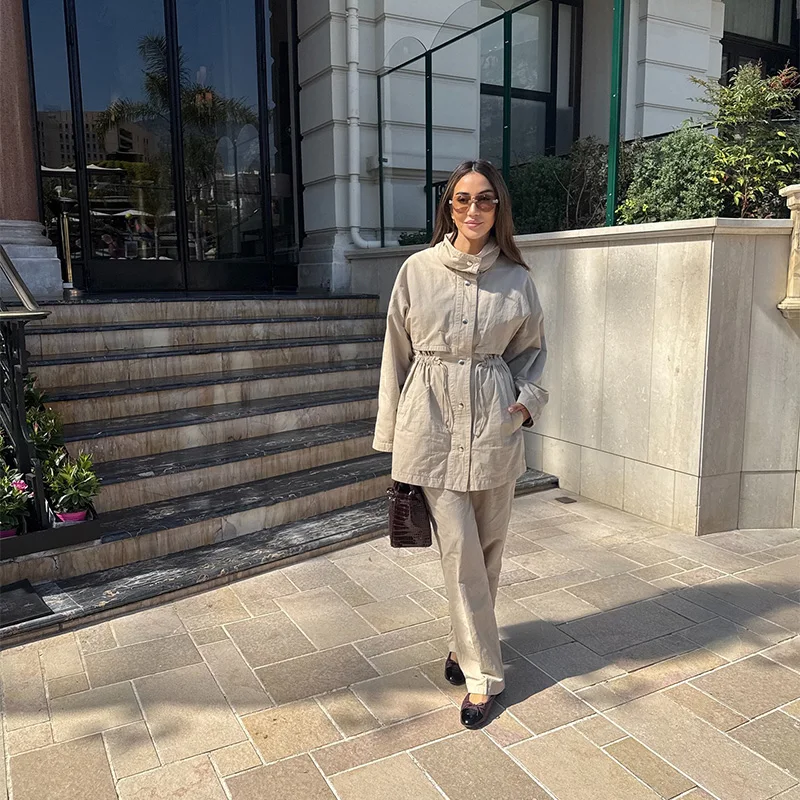 

Ветровка цвета хаки с воротником-стойкой и шнурком, дизайнерское пальто, женская куртка средней длины, 2025 г., женская осенне-зимняя повседневная верхняя одежда