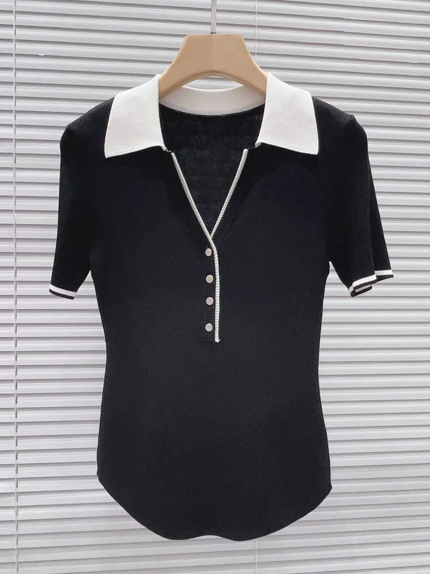 

Elegant Short Sleeve Knitted Top Women's Slim Fit Fashionable Contrast Color Collar Stand up Base Layer Summer 2026