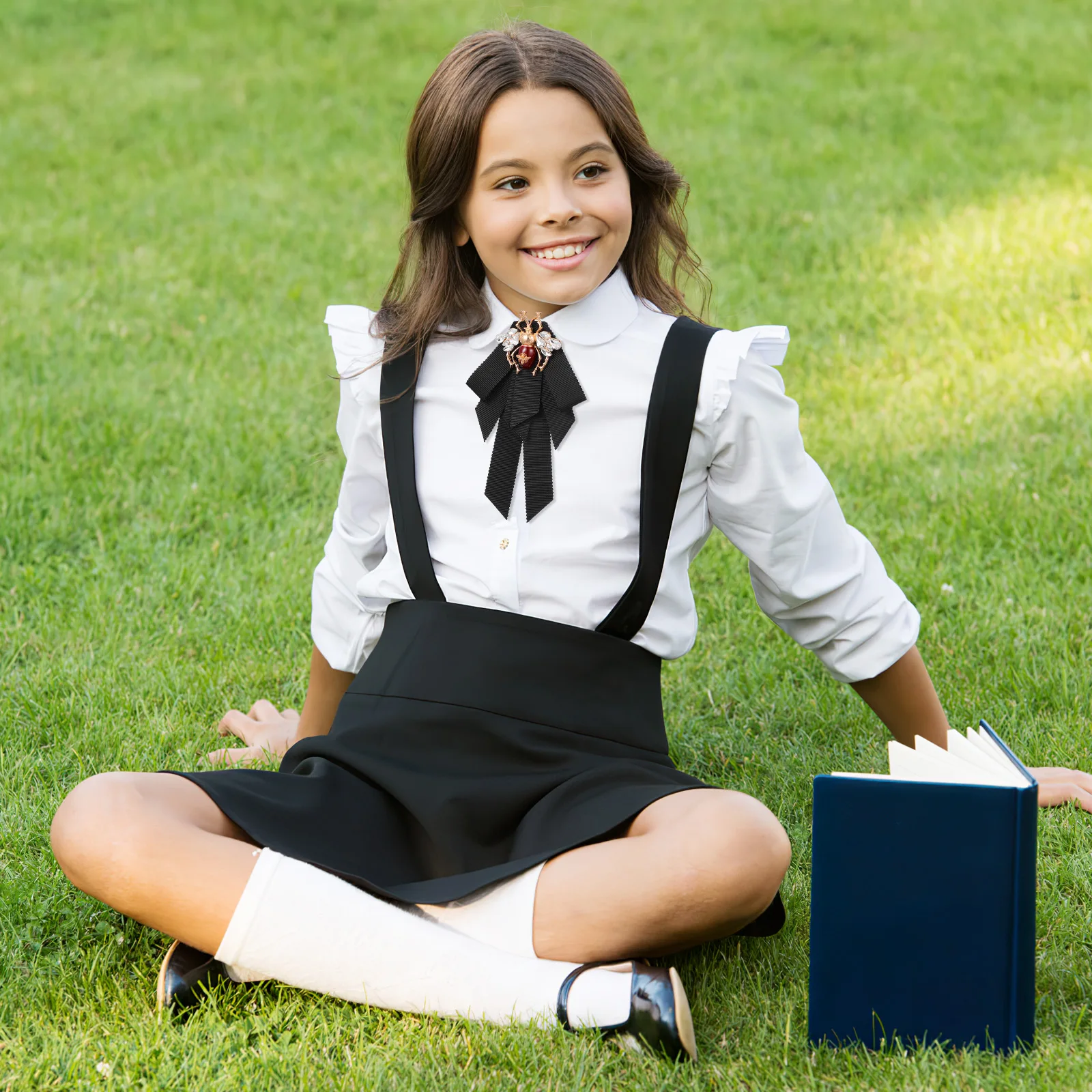 

Retro Bee Bowtie Brooch Pre-Tied Neck Tie Pin Black Women High Quality Material Easy Wear Bee Bow Brooch Pre-Tied Neck Tie