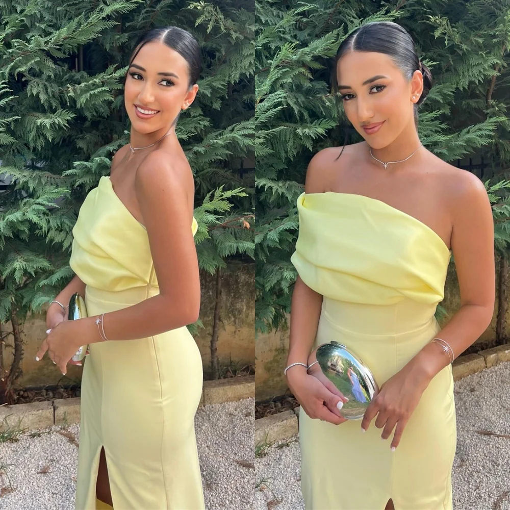 

Customized Exquisite Satin Evening Dresses Classic Off the Shoulder Homecoming Dresses Temperament Sweep Train Prom Dress