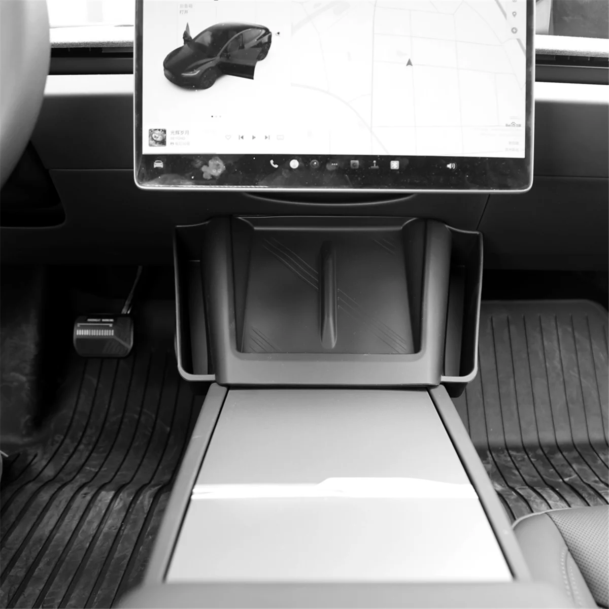 

Для Tesla Model 3 + Highland 2024 центральная консоль Беспроводная зарядка силиконовая подкладка с боковой сумкой для хранения противоскользящая подкладка