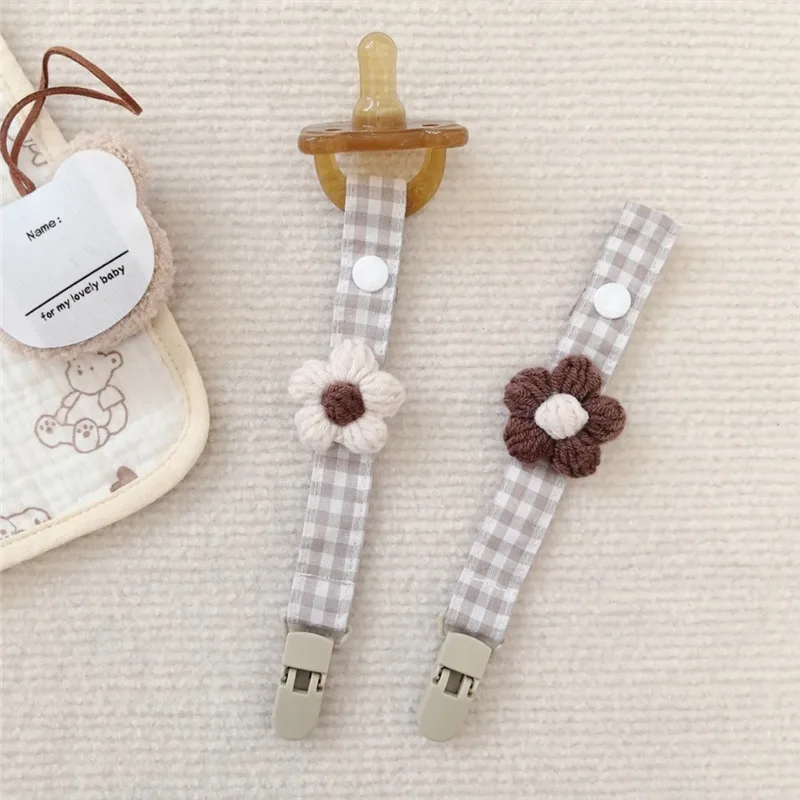 

Fabric Short Pacifier Chain Knitted Flower Pacifier Chain Small Month Old Short Hanging Rope
