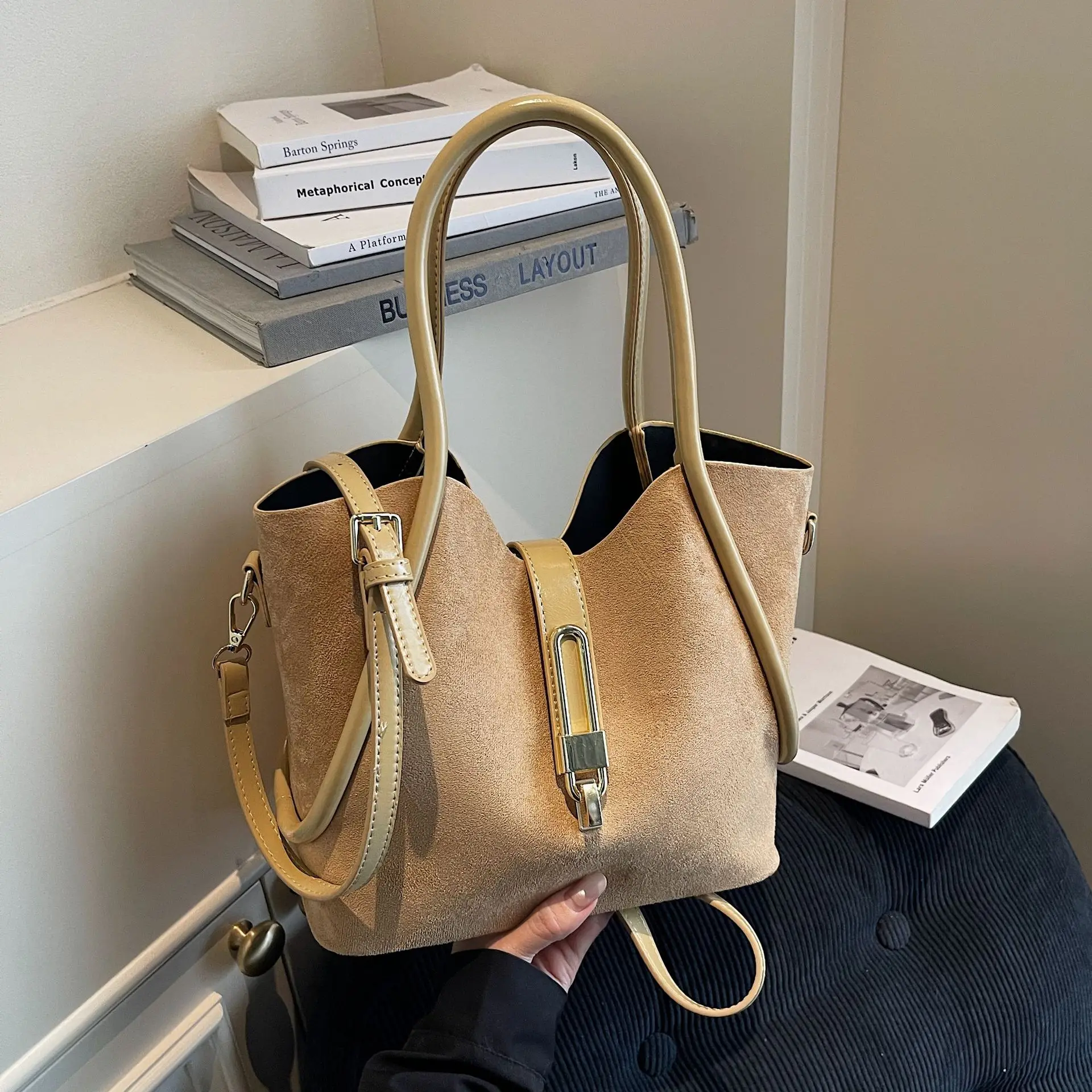 

2025 Vintage Suede Tote Bag, Niche Shoulder Purse for Women, Casual Commuter Crossbody, Versatile Day-to-Night Bag, Textured