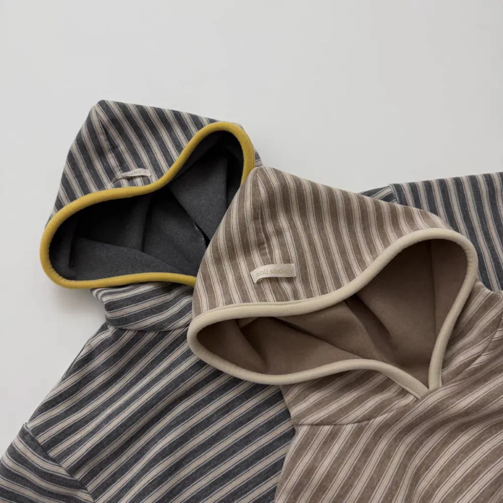 2026 ربيع جديد طفل طويل الأكمام مخطط هوديي الرضع صبي فتاة عادية مقنع البلوز طفل فضفاض القمم ملابس الأطفال