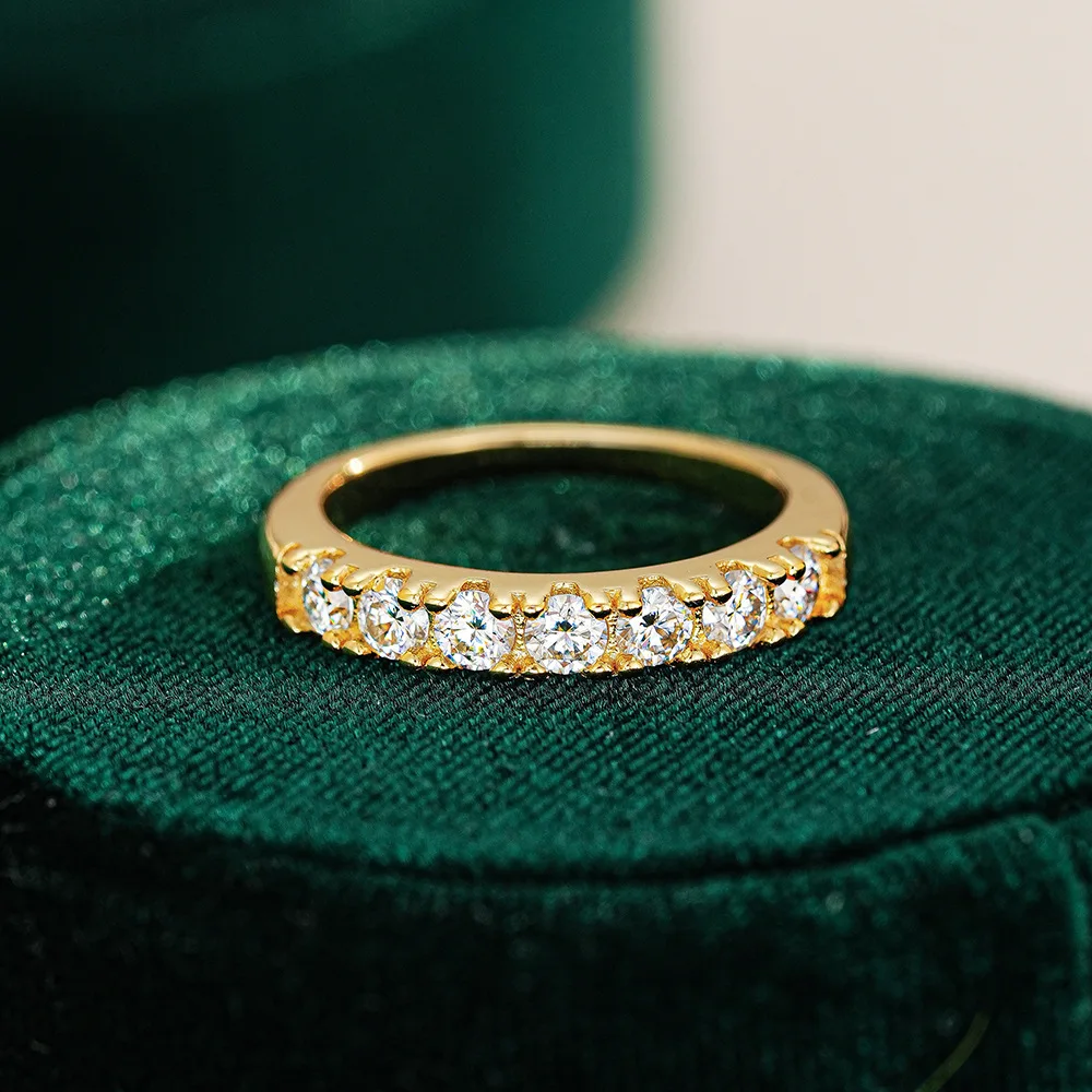 Lumira Women's Instagram-Inspired 18K Gold Rings Niche Design Minimalist 0.7 Carat Moissanite Sparkling Ring Jewelry