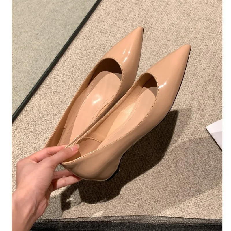 

French-style nude-colored shoes with 3cm internal height increase, pointed toe, widened and extra-wide shallow flats for women,