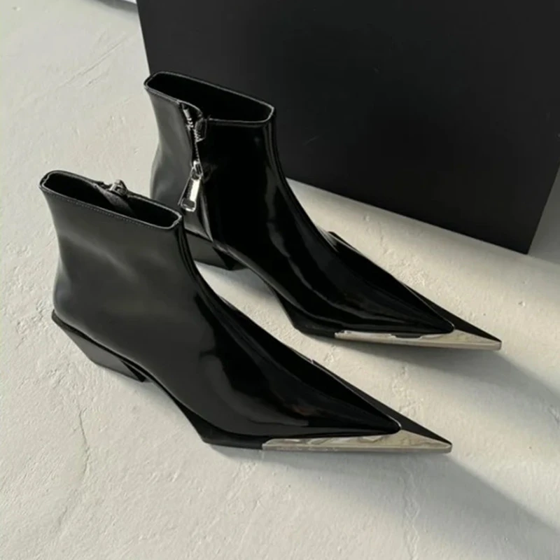 

Designer Women's Chelsea Boots Fashion Metal Pointed Tip Ankle Boots for Woman Punk Style Soft Leather Casual Shoes Botas Mujer