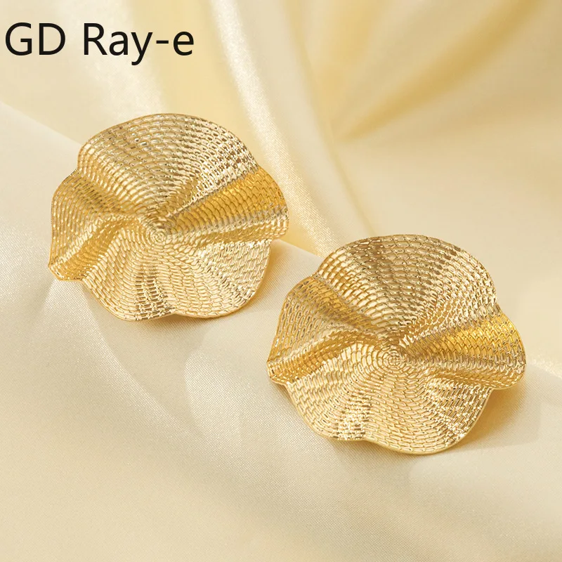 

Korean Gold-plated Lotus Leaf Stud Earring for Women Fashion Exaggerated Metal Round Ear Accessories Jewelry