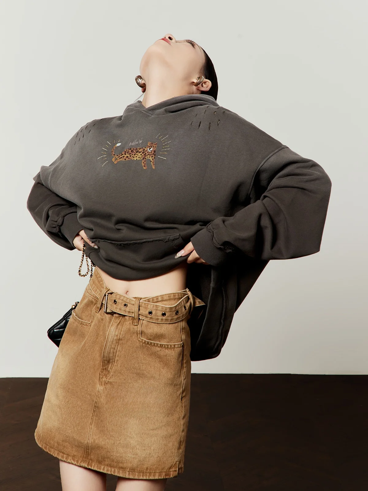 

Свободная толстовка с леопардовым принтом Deep Ey для женщин, весна 2026, новинка, удобный повседневный ретро-топ