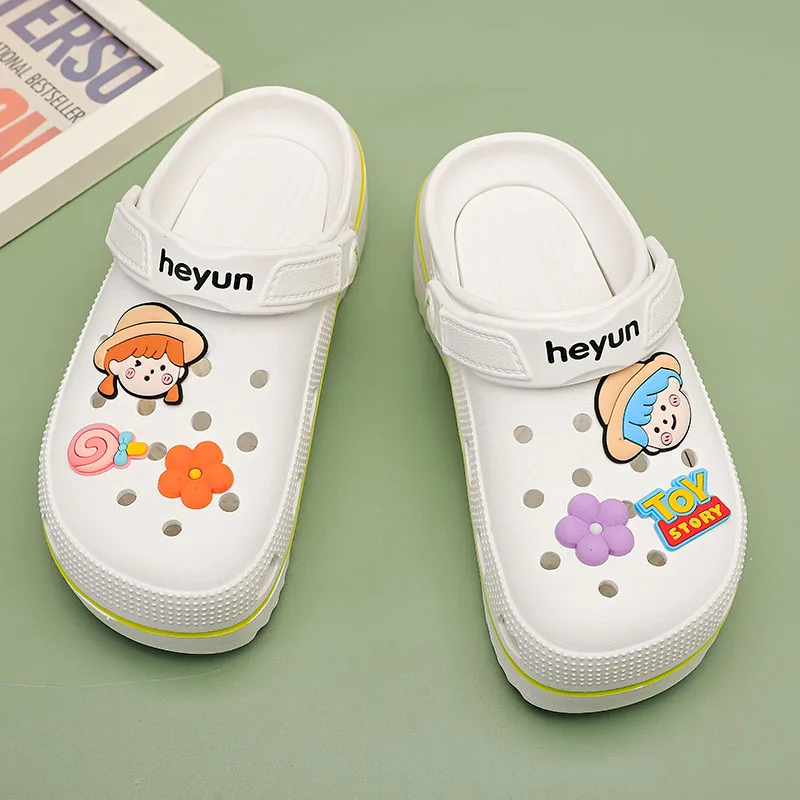 Fashion Charms Girl\'s Clogs Shoes Outdoor Women Slippers Thick Sole High Quality Summer Sandals For Girls Cartoon Cute Slipper