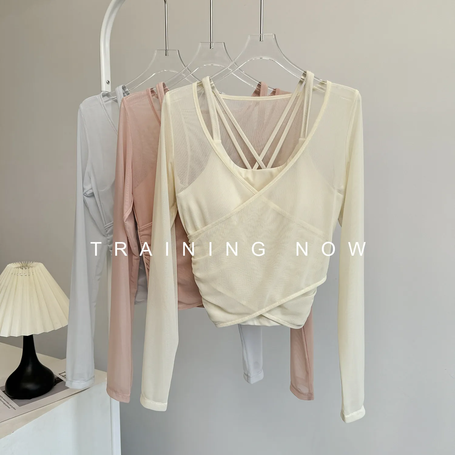 Beautiful yoga clothes for women with chest pads slim fit sports tops long-sleeved mesh fitness Pilates training cycling running