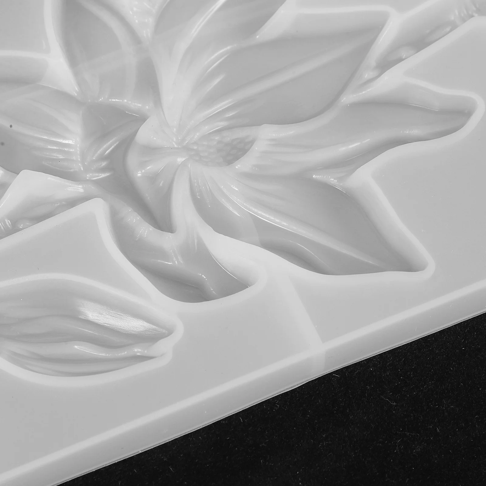 

Reusable Silicone Mold DIY Craft Tool Smooth Epoxy Casting Mold for Floral Ornament Decoration