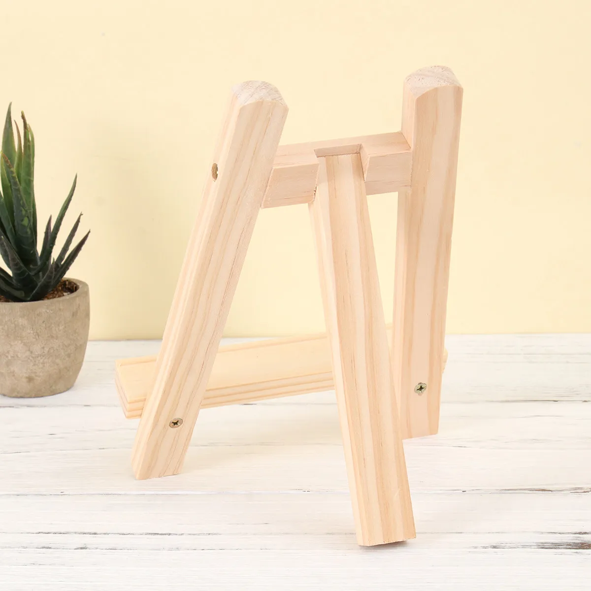 2Pcs 15x20cm Premium Wood Triangle Mini Easel for Artists Students Small Studio Painting Display Matted Artwork Framed Photos