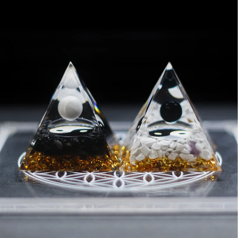 New Home Desktop Ornaments Crystal Gravel Pyramid Black and White Tai Chi Handicrafts Hot-Selling Source Manufacturer