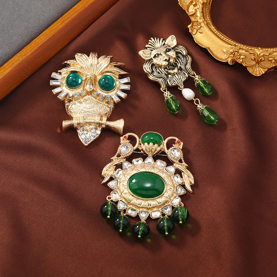 Vintage Medieval Emerald Owl Brooch Green Crystal Fringed Lion Pin Retro Palace Party Jewelry Women Men Corsage Accessory