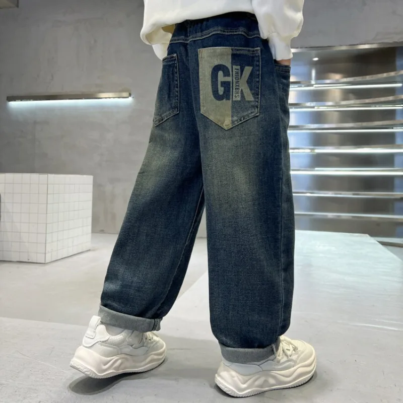 Jeans für Teenager und Jungen, UNITIM, Herbstkollektion, Kinder-Jeans mit Buchstabenmuster und Taschen, lässige Jeans mit elastischem Bund, für Jungen von 2 bis 12 Jahren, gerade geschnittene Hose. – Detail 5