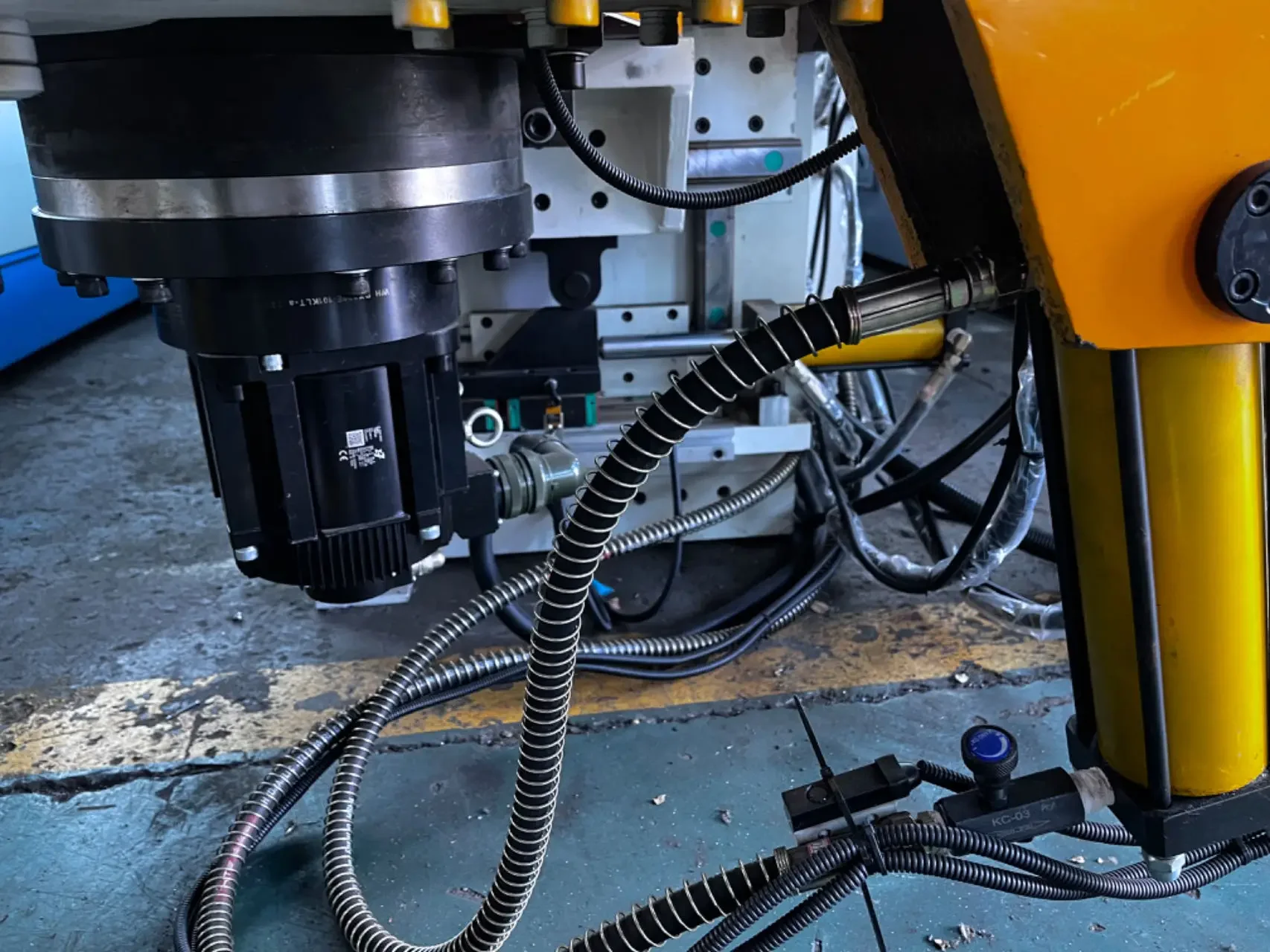 DW63CNC 4A2SV Automatic Pipe Tube Bending Chairs Desks Furnitures Manufacturing
