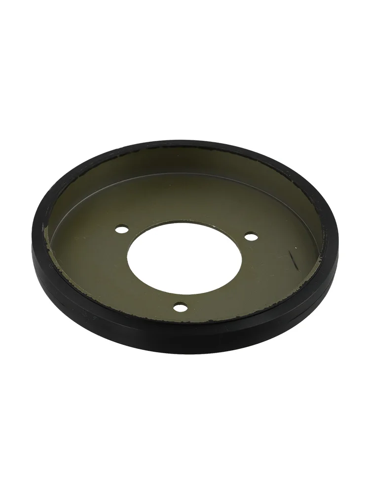 

Инновационный дизайн фрикционного колеса обеспечивает бесперебойную интеграцию с различными марками и моделями снегоуборочных машин.