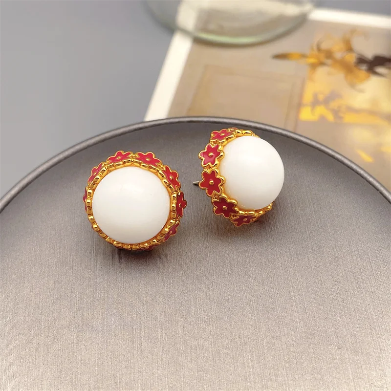 

French Retro Red Enamel Glaze Circular Shape Glass Stud Earrings For Women Exquisite Elegant And Fashionable Earrings Jewelry