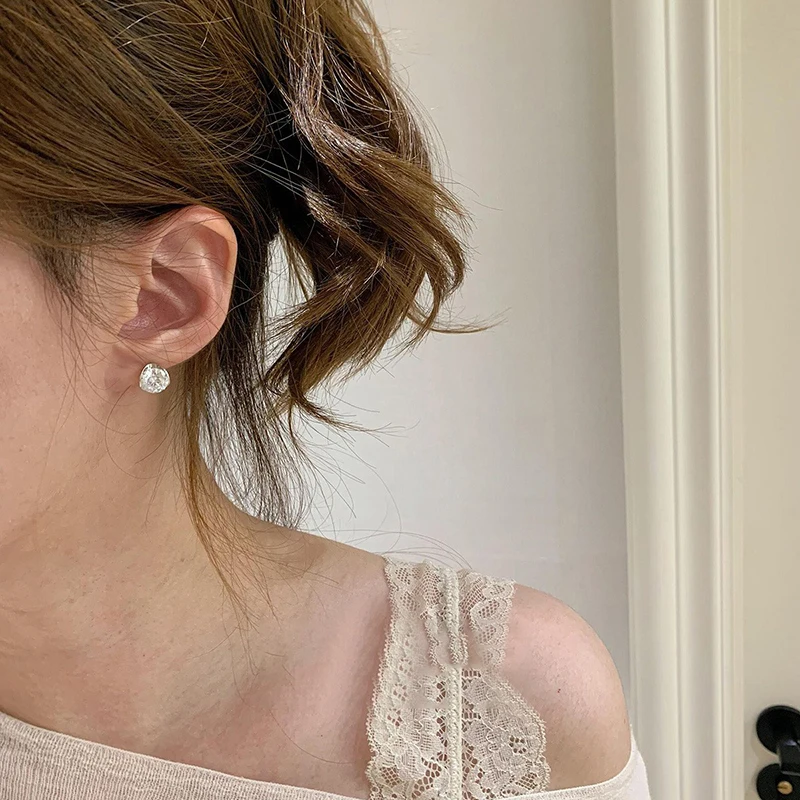 Schlichter, stilvoller Mini-Ohrclip mit funkelndem Zirkonia – Trendiger Metallschmuck 2026 für Damen – Vielseitige Mode-Ohrringe für den Alltag – Detail 11