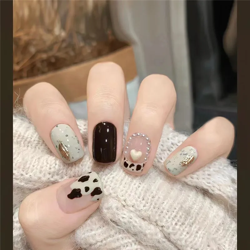 Tea Brown Cow Pattern Beautiful Pure Desire Heart Pearl Women Wearing Nail Enhancement Amber Halo Stained Fake Nail Patch