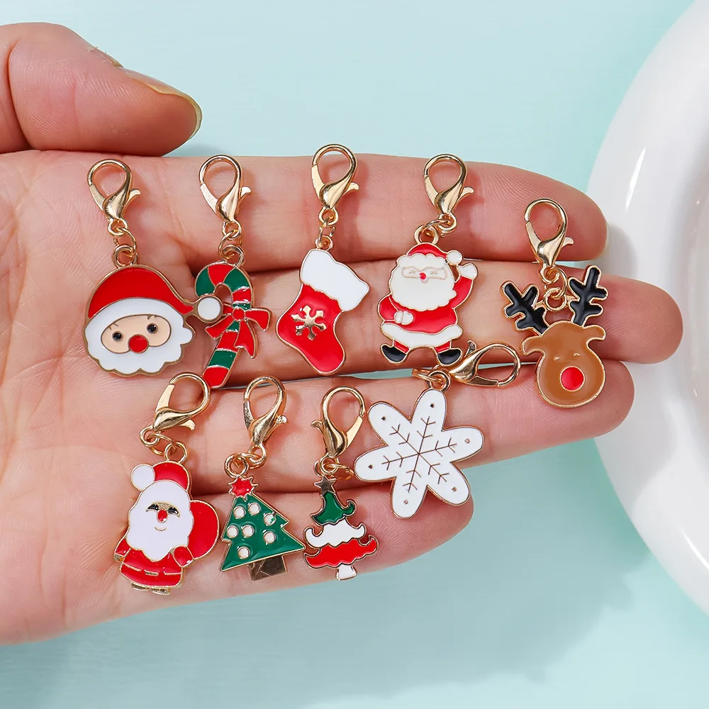30pcs Christmas-Themed Keychains, Featuring Santa Claus, Snowman, Gingerbread Man, Bell, Reindeer, Etc. Universal Buckle Pendant