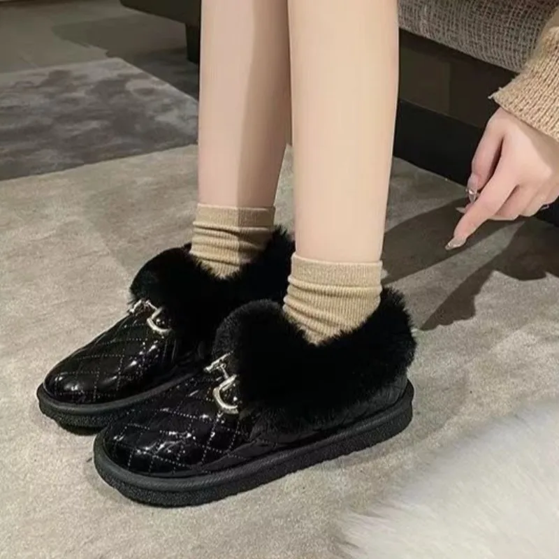 جديد المرأة أحذية الثلوج أفخم وسميكة منخفضة برميل أحذية قطنية المرأة شتاء دافئ أحذية بوت قصيرة الانزلاق على المتسكعون 2025