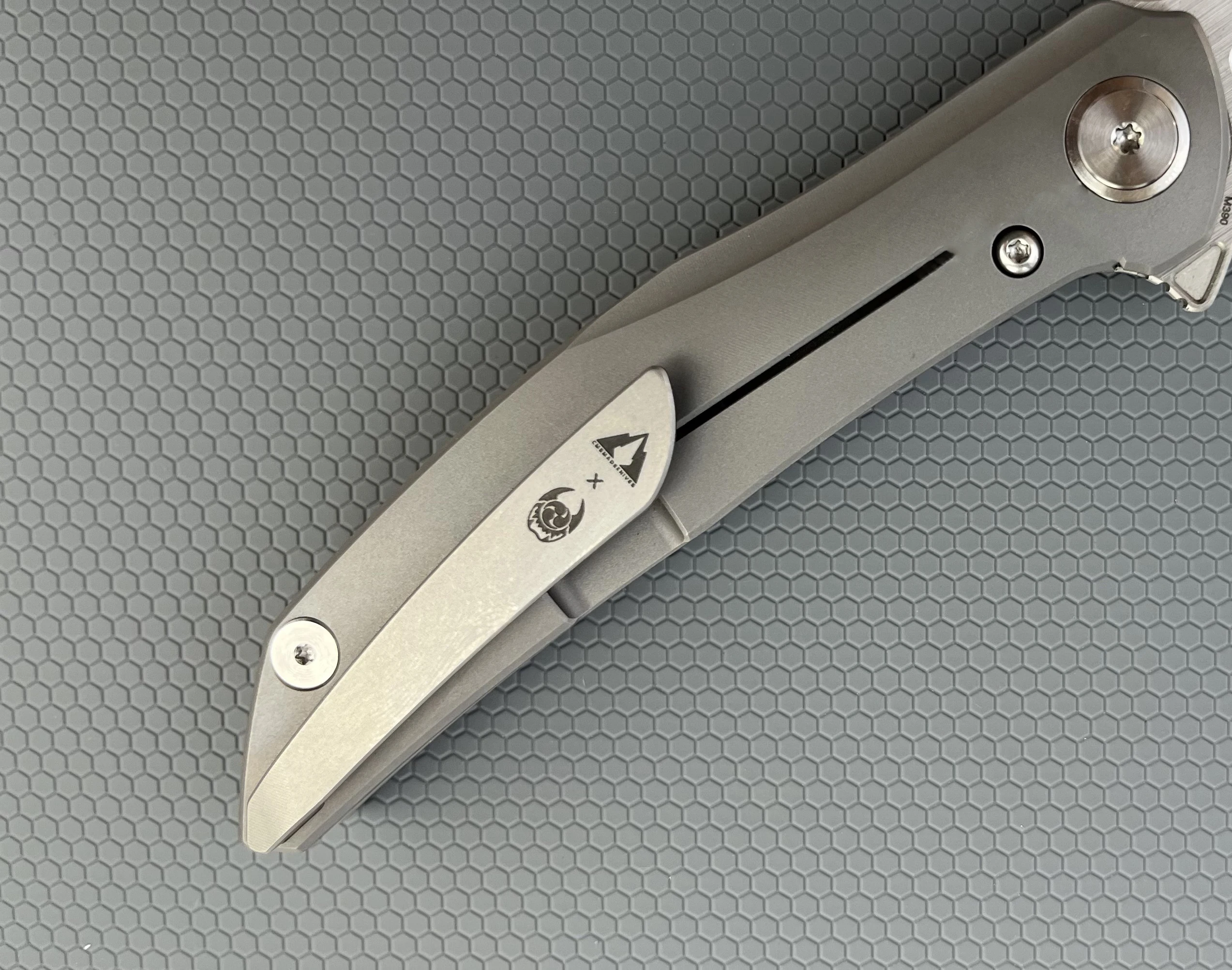 CMBMADEKNIVES SASORI Titanium Handle M390 CMB-15