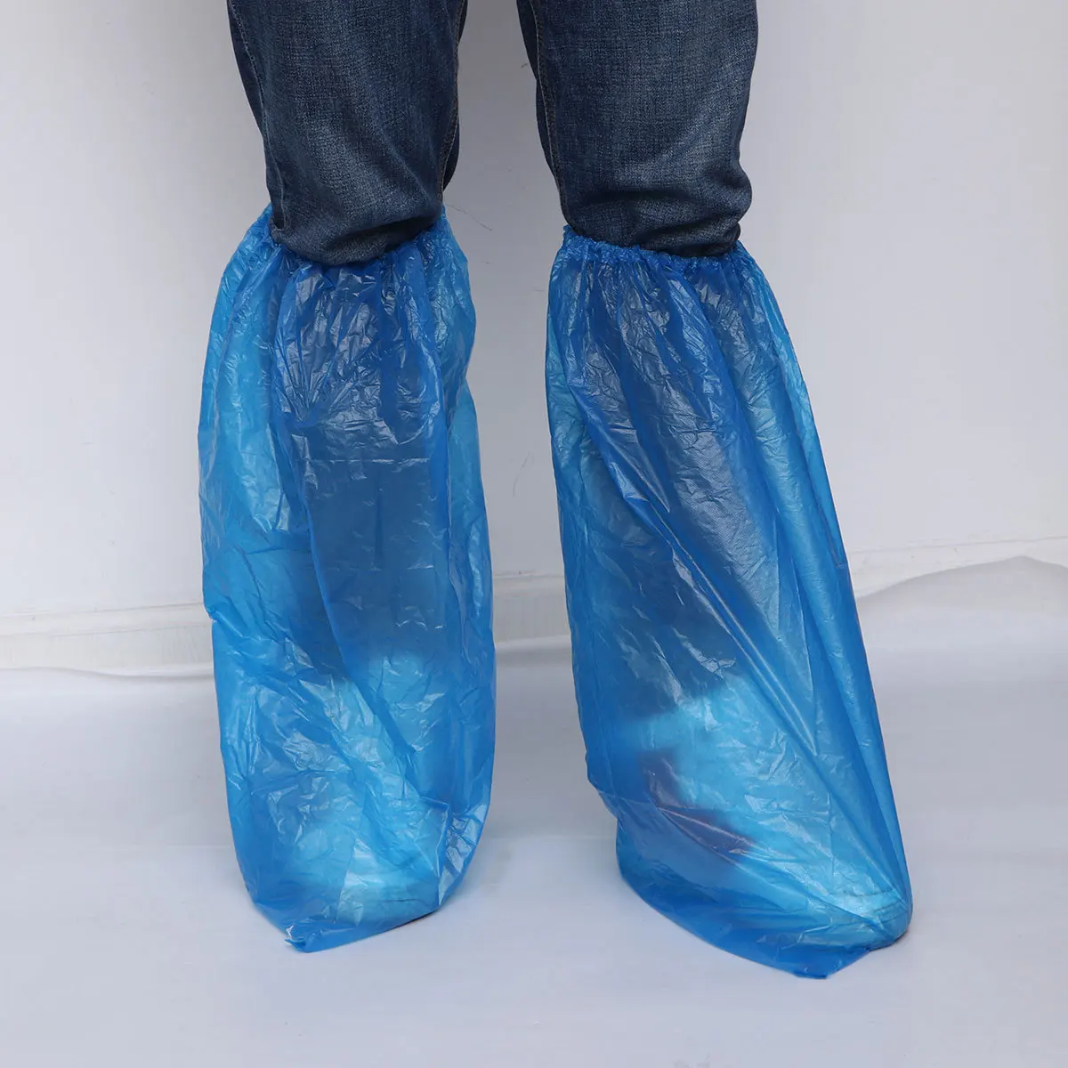 Рисунок 4 - 5 пар одноразовых водонепроницаемых бахил