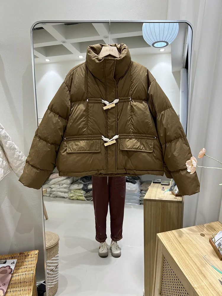 Style court doudoune femmes 2025 nouveau style coréen col montant mode corne de vache bouton pain blanc canard doudoune