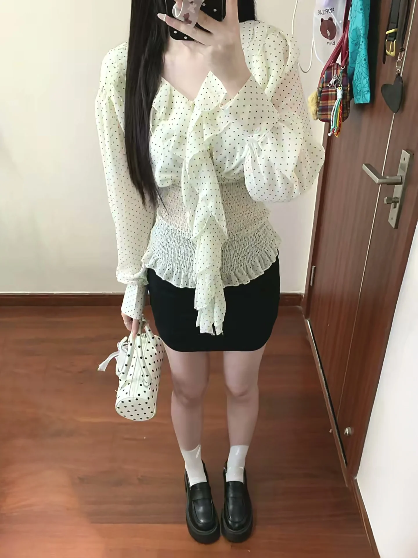 

Elegant Polka Dot V-Neck Long Sleeve Women's Shirt Slimming Waist Design Chiffon Top Fashionable Versatile Stylish Spring 2026