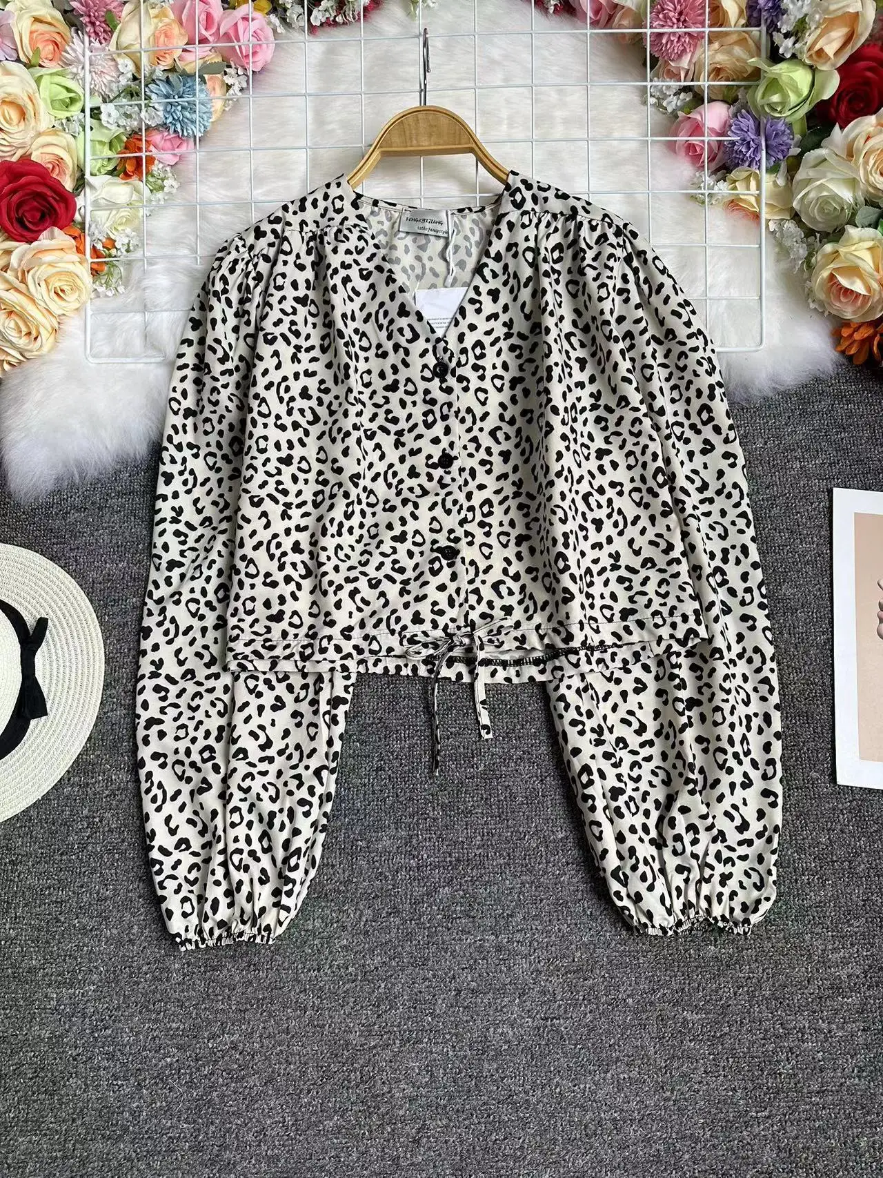 

Trendy Short V-Neck Leopard Print Chiffon Shirt Women's Autumn Fashion Korean Style Design Sense Belted Top Commute Wind