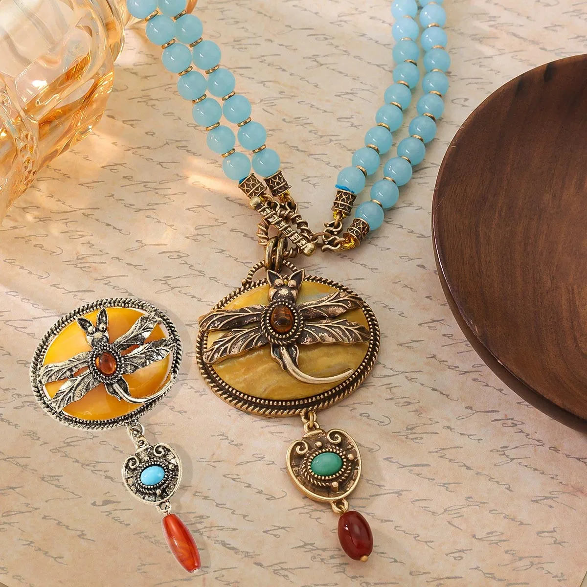 Rich and luxurious agate round beads with natural stone inlay, dragonfly pendant necklace, dragonfly tassel brooch decoration