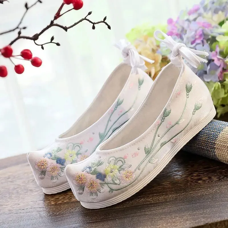 Hanfu الأحذية التقليدية النساء الصينية شقة التطريز الأحذية خمر الأحذية تأثيري سميكة الدافئة Hanfu أحذية حجم كبير 41 هدية النساء