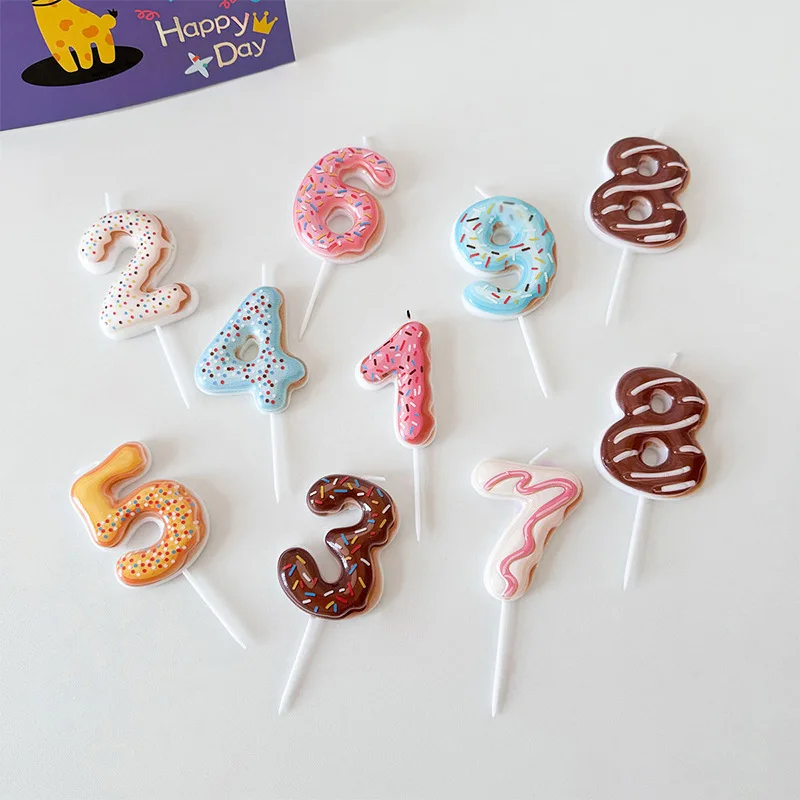 Fotografia 7: Velas de aniversário estilo Ins para meninas, donuts de morango, biscoitos com creme de chocolate, velas digitais, decorações para bolo de festa