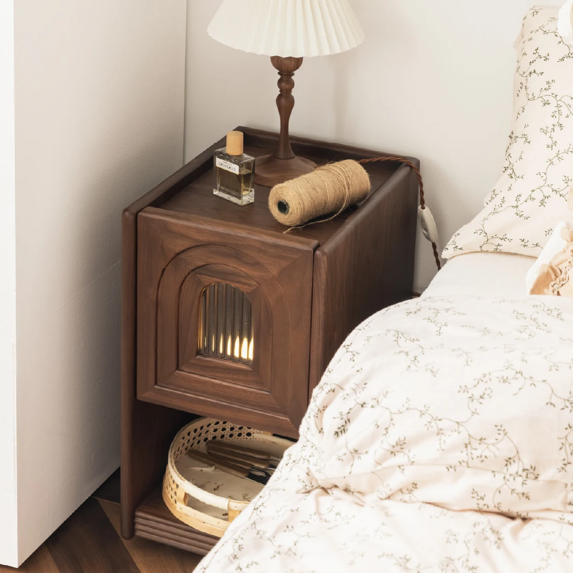 Wuying retro ultra-narrow bedside table bedroom small modern simple storage cabinet mini solid wood bedside cabinet simple model
