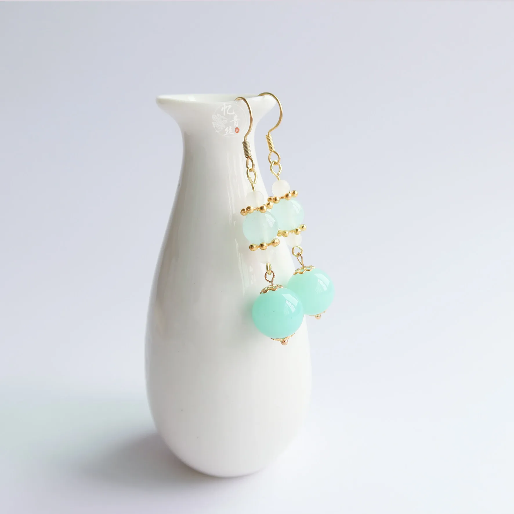 Chinese Style Ming Dynasty Hanfu Silver Plated Dangle Earrings For Women Vintage Faux Pearl Green Jade Bead Clip On Earrings Ele