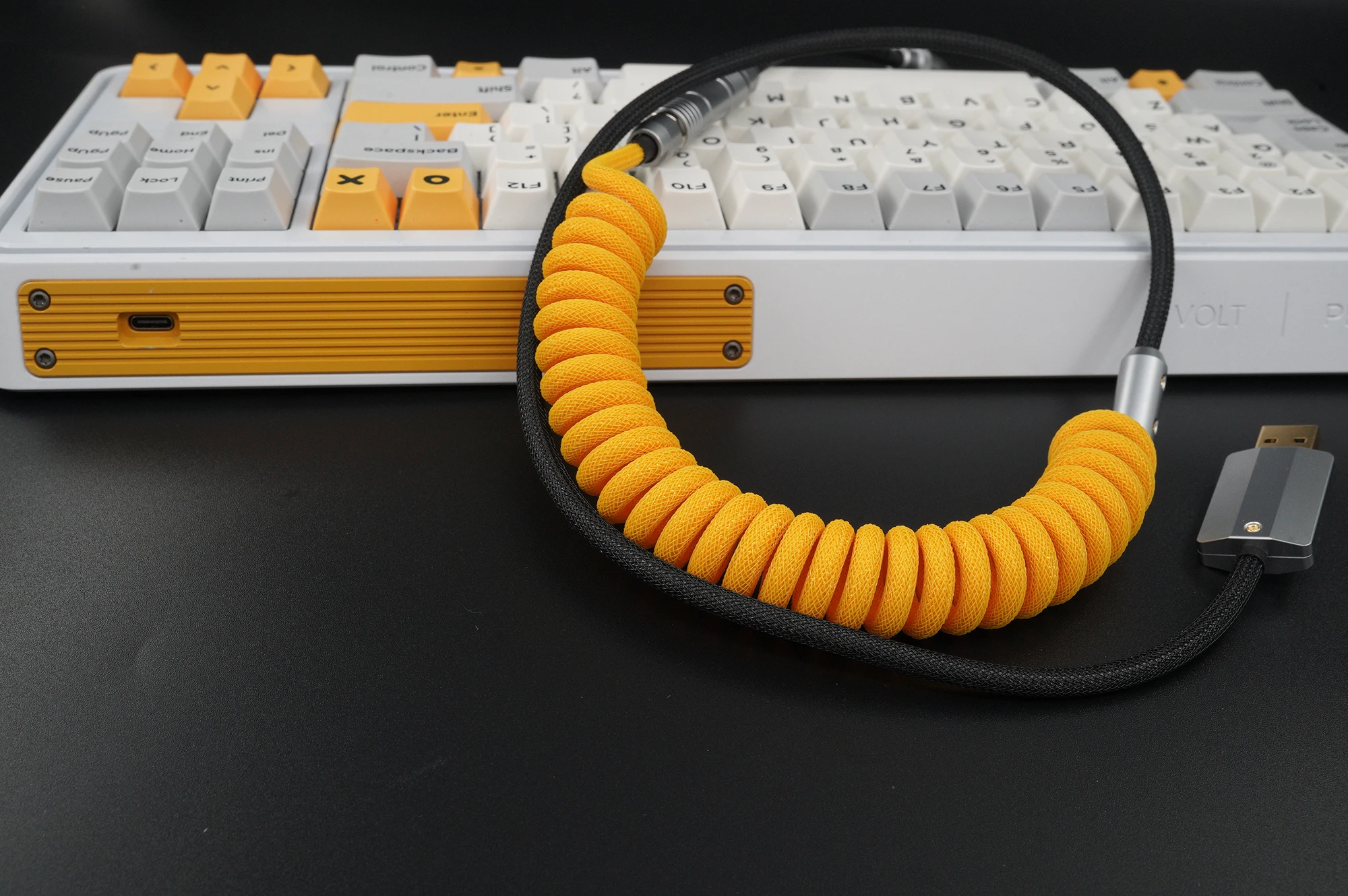 Geekcable สายดาต้าคีย์บอร์ดแบบกลไกงานแฮนด์เมดสำหรับธีม gmk SP keycap line สีเหลืองและสีดำ colorway