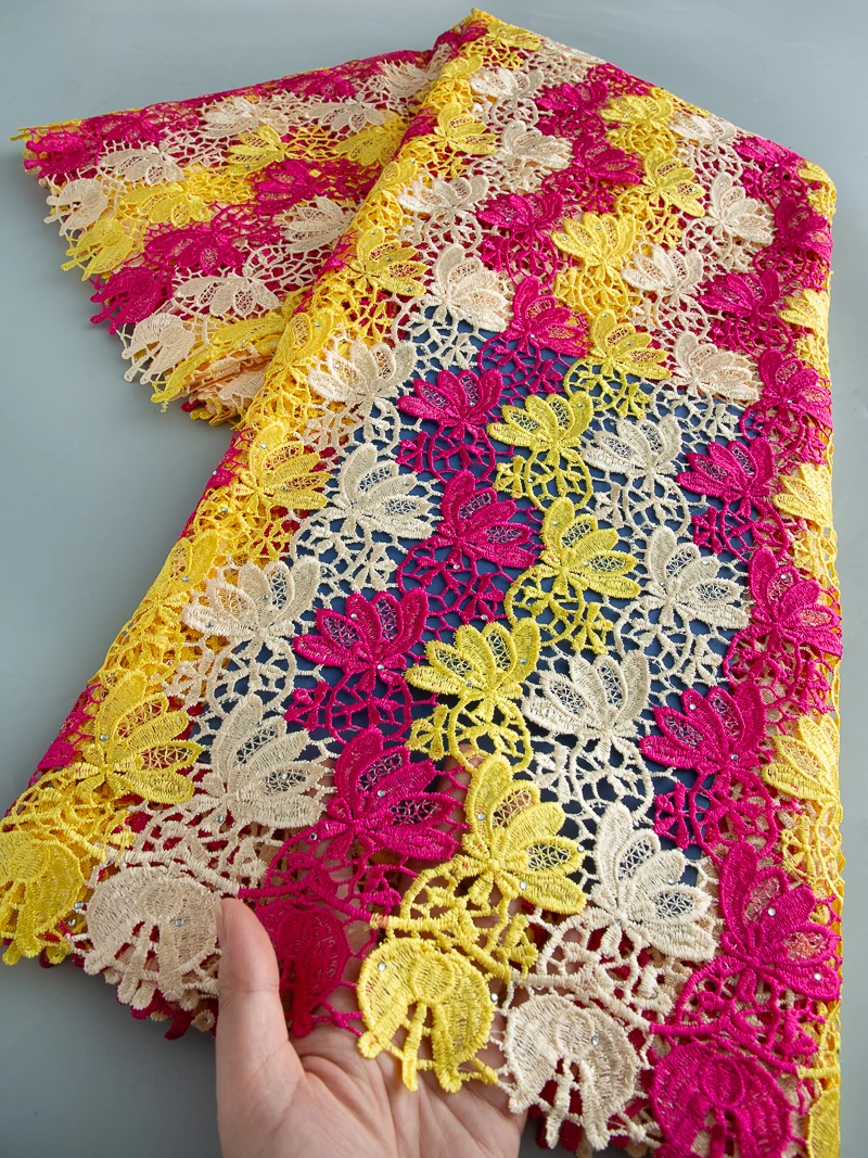 tissu-en-dentelle-guipure-florale-exquise-–-dentelle-de-cordon-coloree-pour-vetements-et-projets-d'artisanat-pour-femmes-dentelle-brodee-superieure