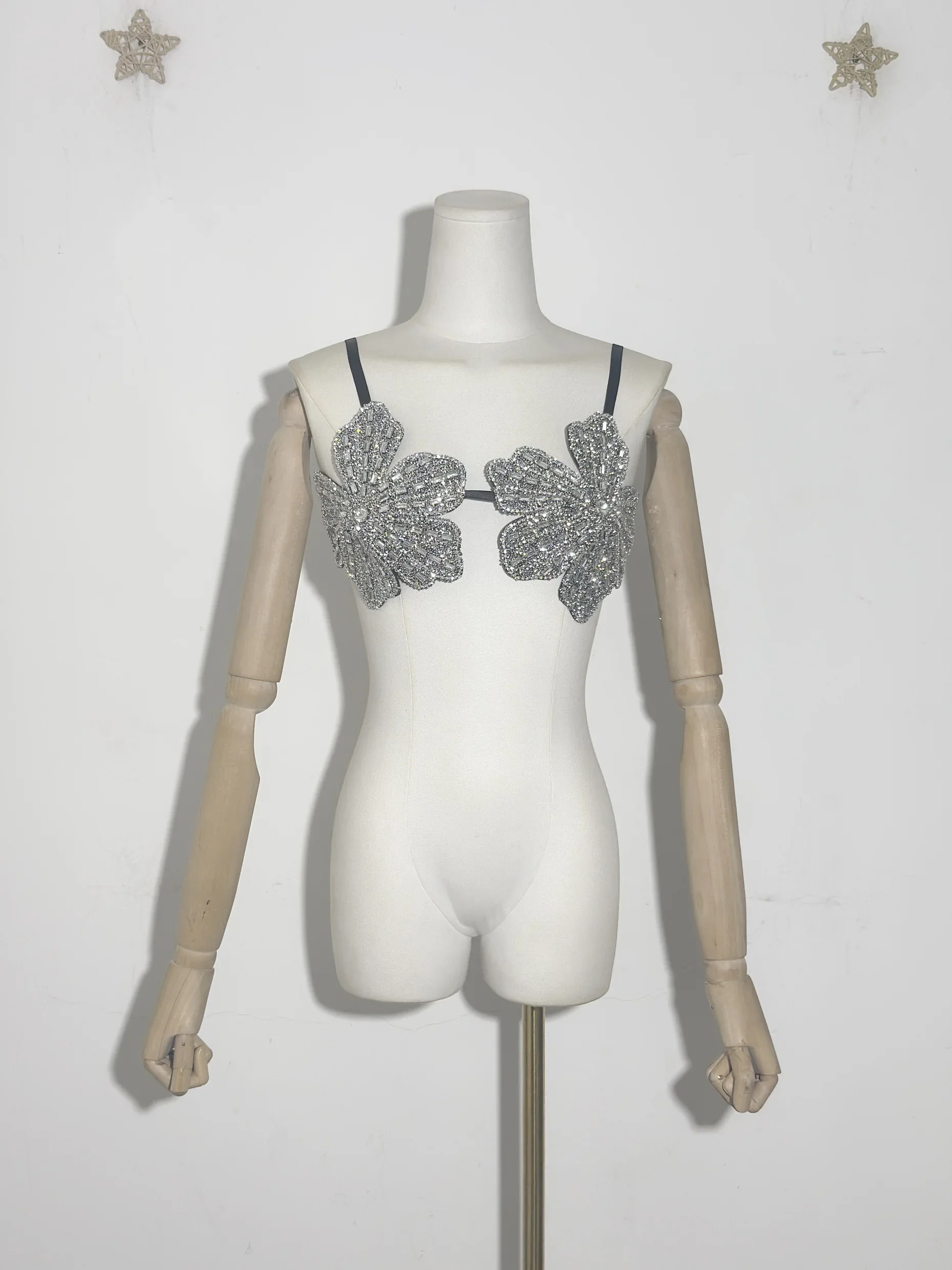 

Sparkly Flower Sexy Women New Glamourous Rhinestone Bra Top Glittering Floral Diamond Embellished Bralette Streetwear Beachwear