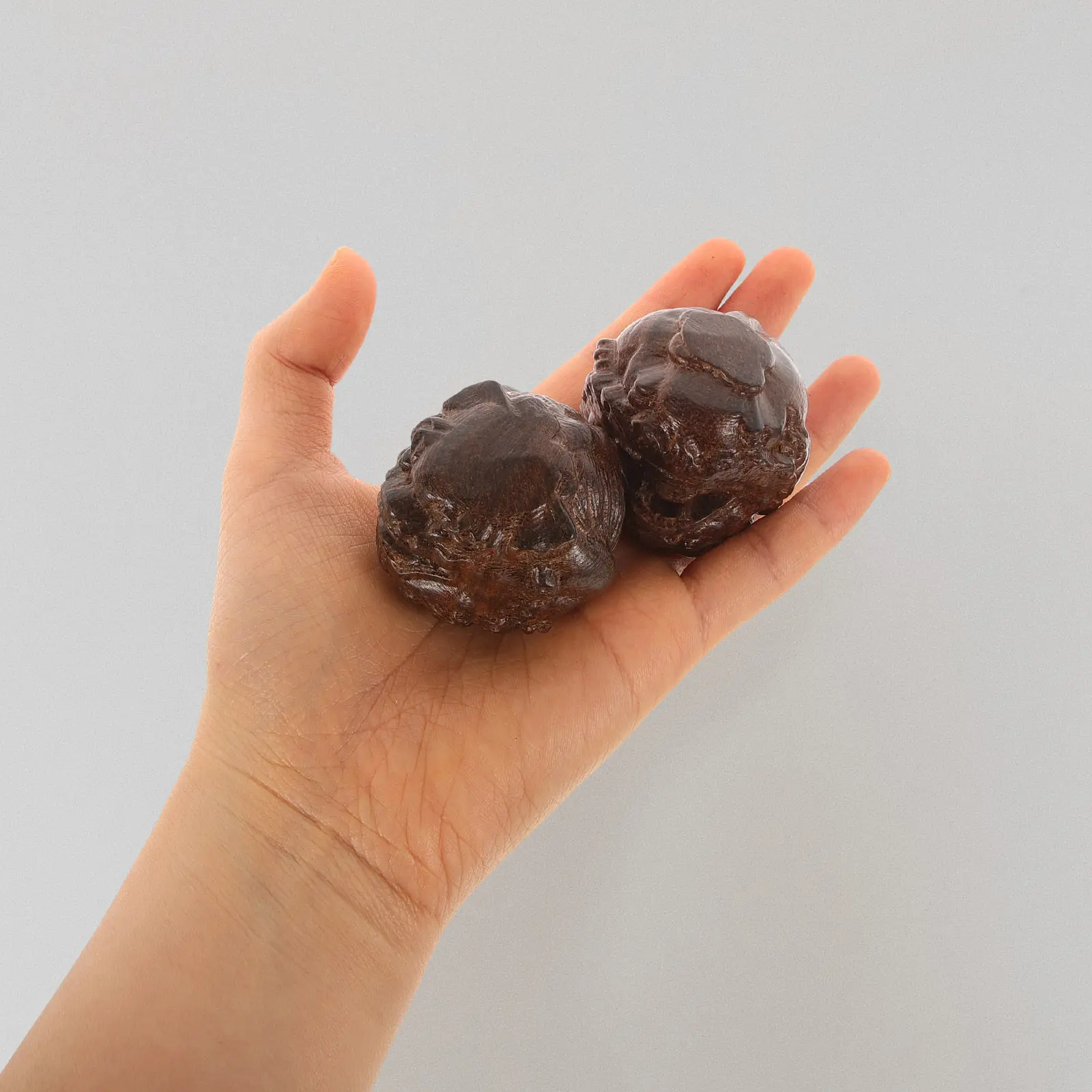 2Pcs Wood Hand Massage Balls Smooth Durable Palm Exerciser Balls for Finger Massage and Relaxing Hand Therapy Wood Ball