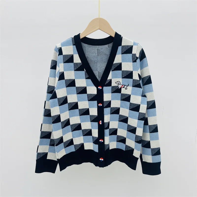 Autumn and winter new V-neck cardigan fashionable casual geometric checkerboard pattern dog embroidery knitted sweater jacket