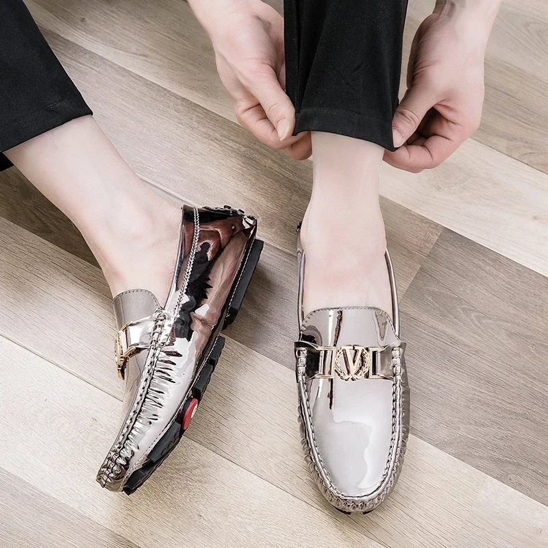 

Мужские повседневные мокасины серебристого цвета, большие размеры 38-48, молодежные модные популярные лоферы для вождения